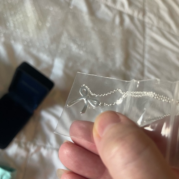 NWTS Rare Tiffany & Co cute 925 silver bow necklace - Picture 4 of 7